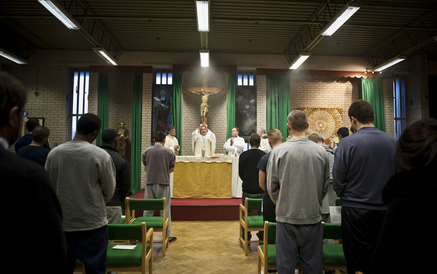 Archbishop Mennini celebrates Mass at Feltham (Photo: Mazur/catholicnews.org.uk)