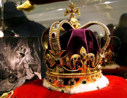 A replica of the Coronation Crown at Sotheby's (Photo: PA)